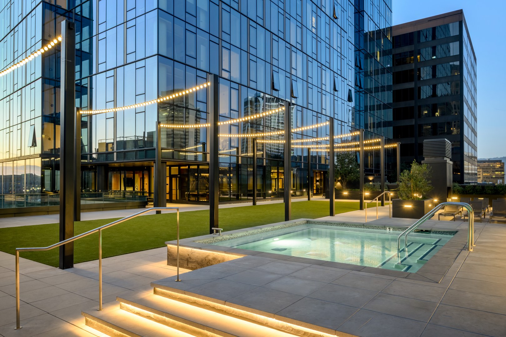 Concetrated triathlete grayscale