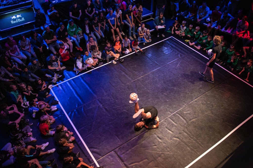 Book a freestyle football show