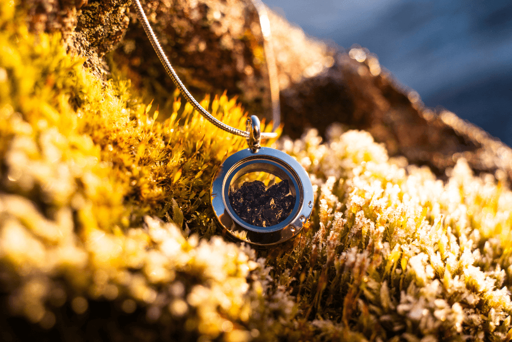 A handcrafted obsidian necklace, produced by Lava Show, displayed on a black bust. Made from real volcanic glass formed by rapidly cooling rhyolite lava, this striking piece is one of the exclusive products available at the Lava Show.
