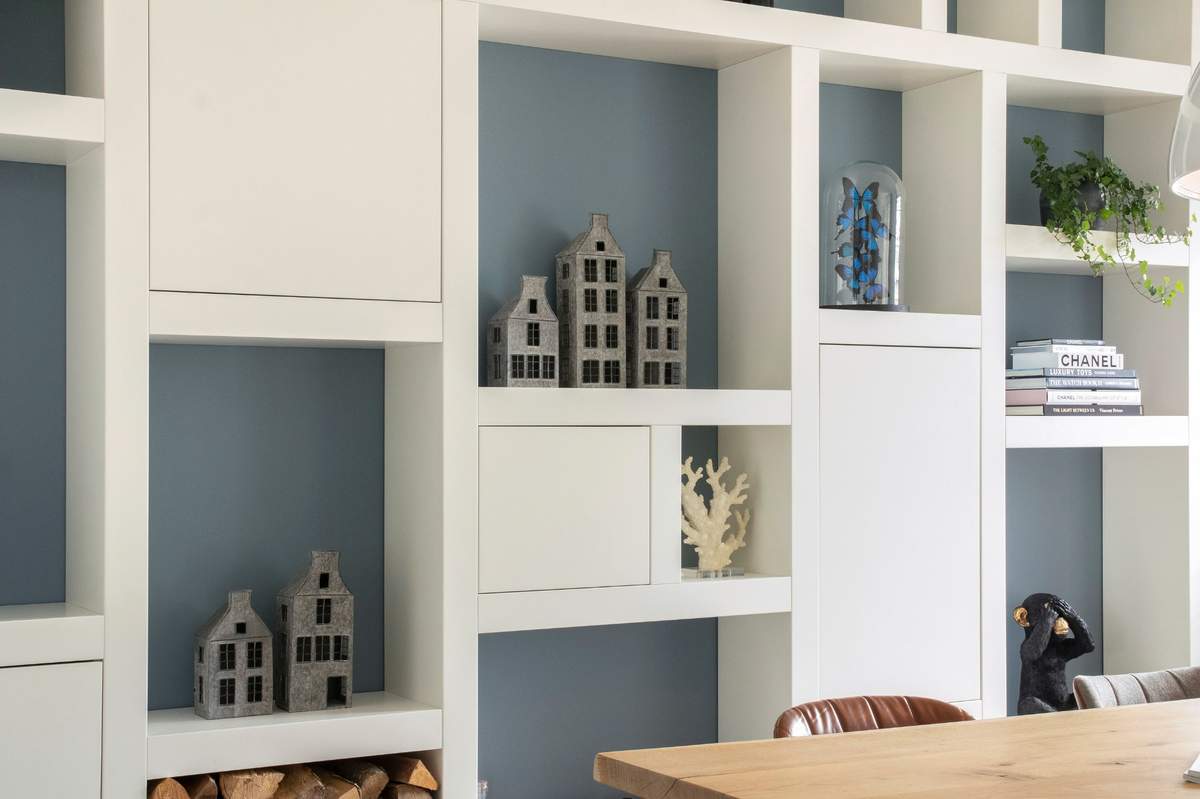 vakkenkast wit blauw, maatwerk interieur