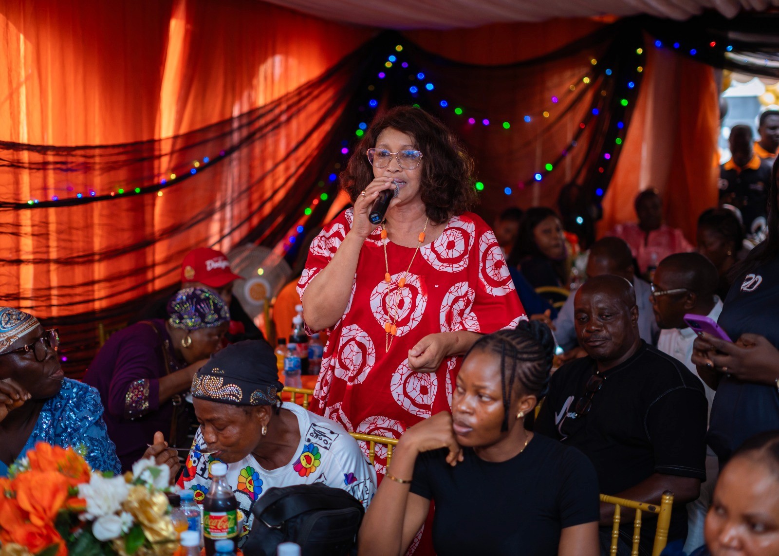 Image of a customer speaking at the customer's forum with Accion MFB