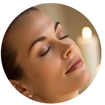 Masaż twarzy wykonywany manualnie