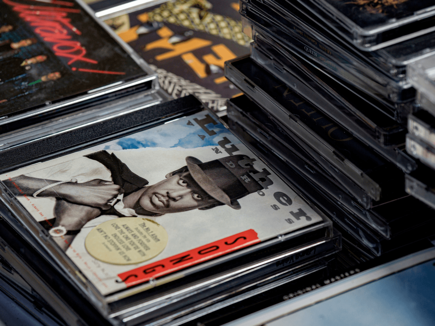 プロ並みに CD をリッピングする方法：音質劣化を防ぎ、メタデータを