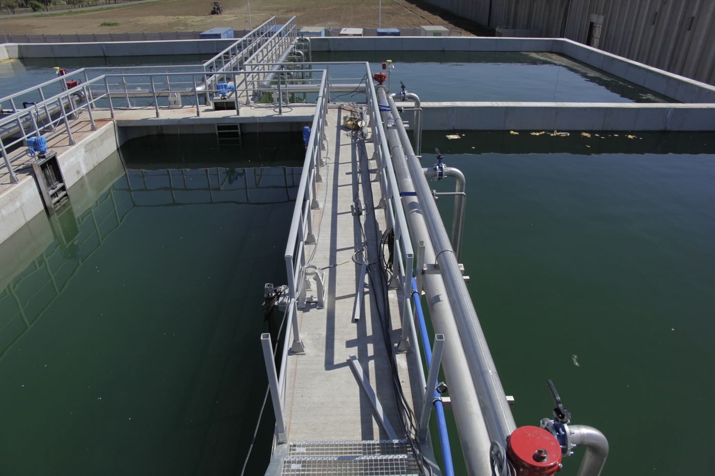 Walkway over the treatment basins at the Bonduelle vegetable-processing wastewater treatment plant, Nagykőrös, Hungary