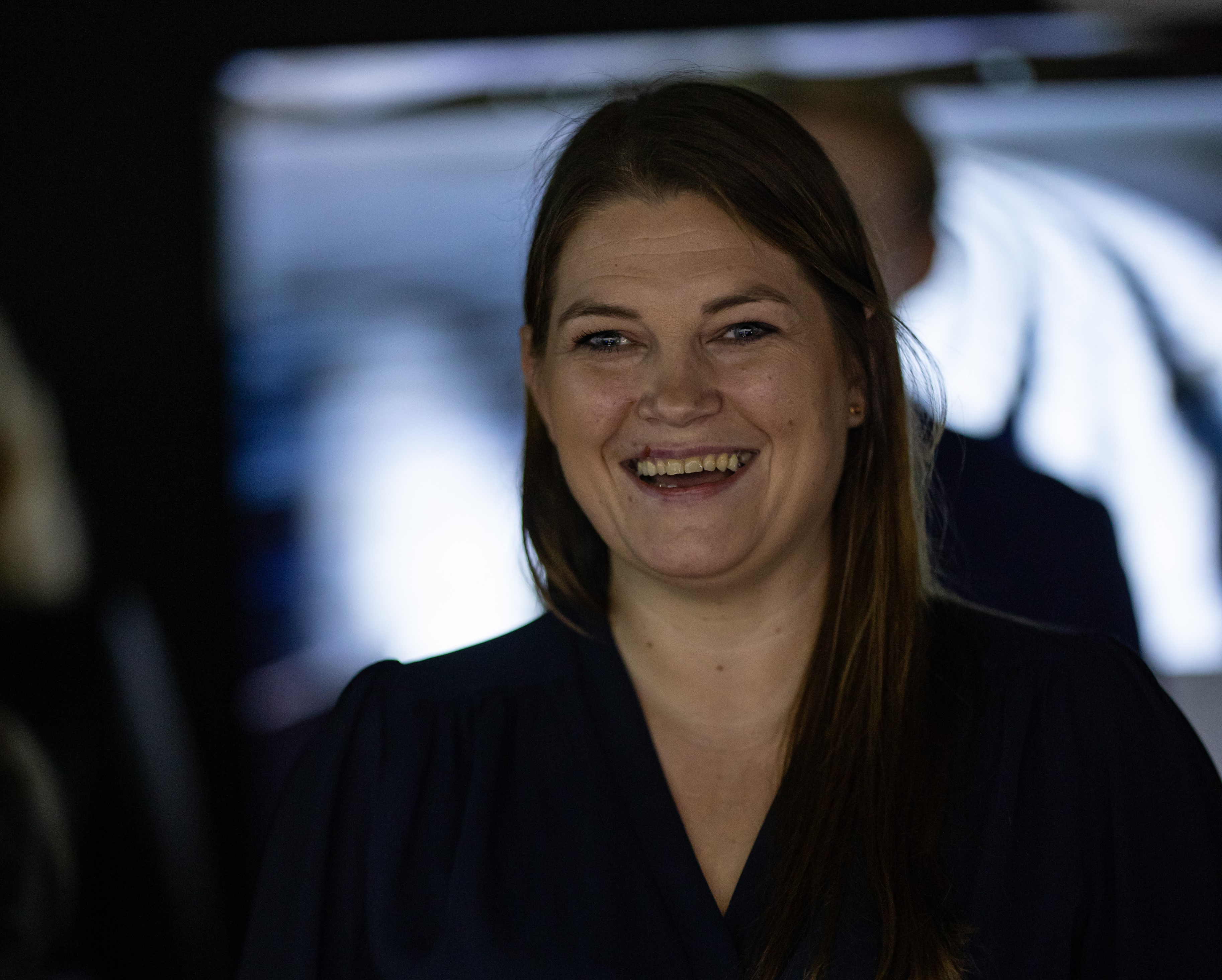 Både dette bildet og bildet nedenfor av Cecilie Myrseth er tatt under et besøk hos Norsk Katapult Digital og ÅKP i november 2023. Foto: Anne Marthe Vestre Berge/ÅKP.