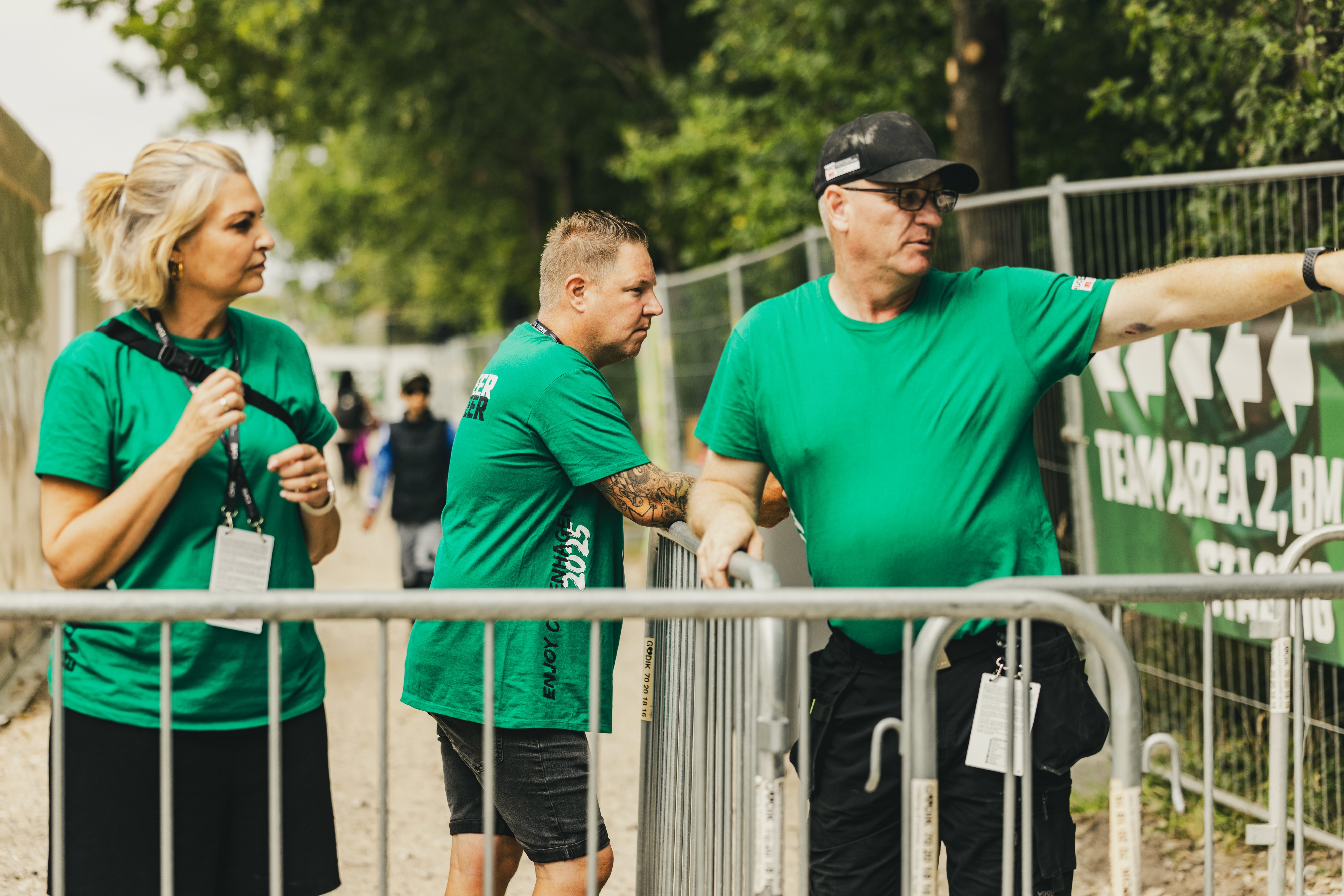 Frivillige og publikum oplever en debat til ungdommens folkemøde i københavn.
