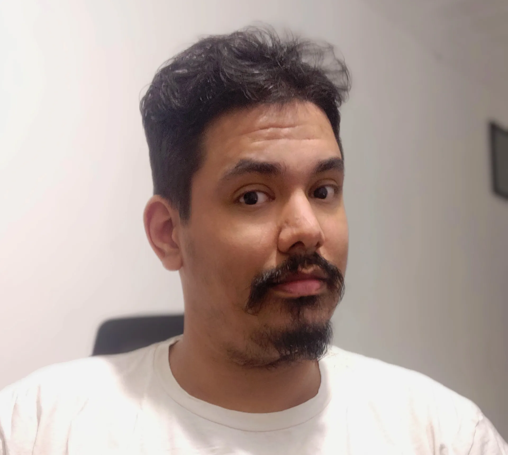 Retrato do criador do site, Hyuan.