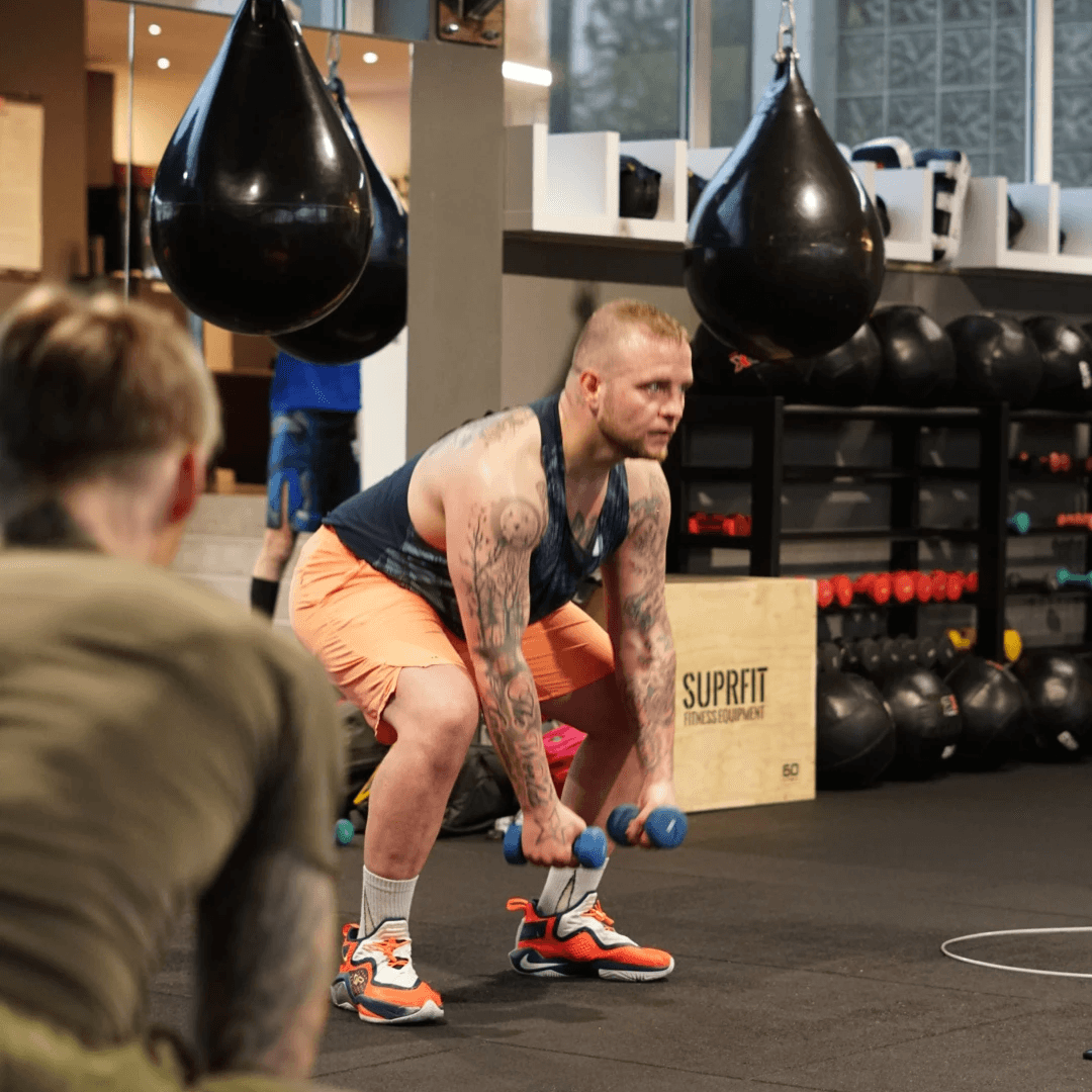 Personen beim Zirkeltraining