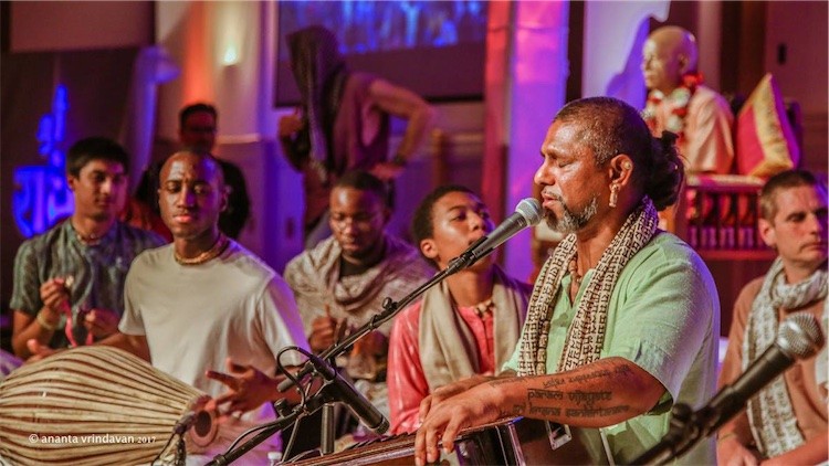 Concetrated triathlete grayscale