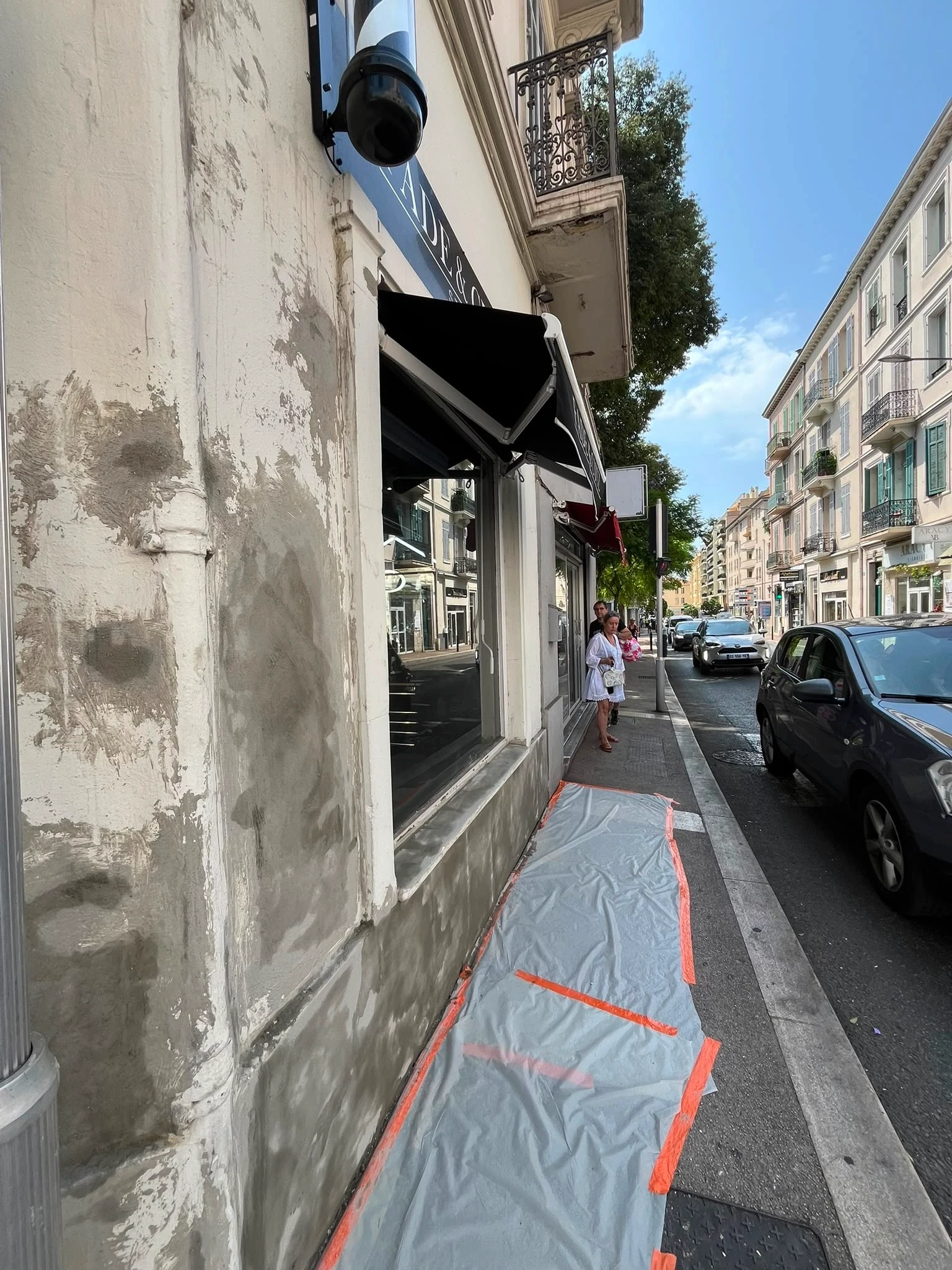 grattage-enduit-mur-exterieur-peintre-cannes_geotagged.webp