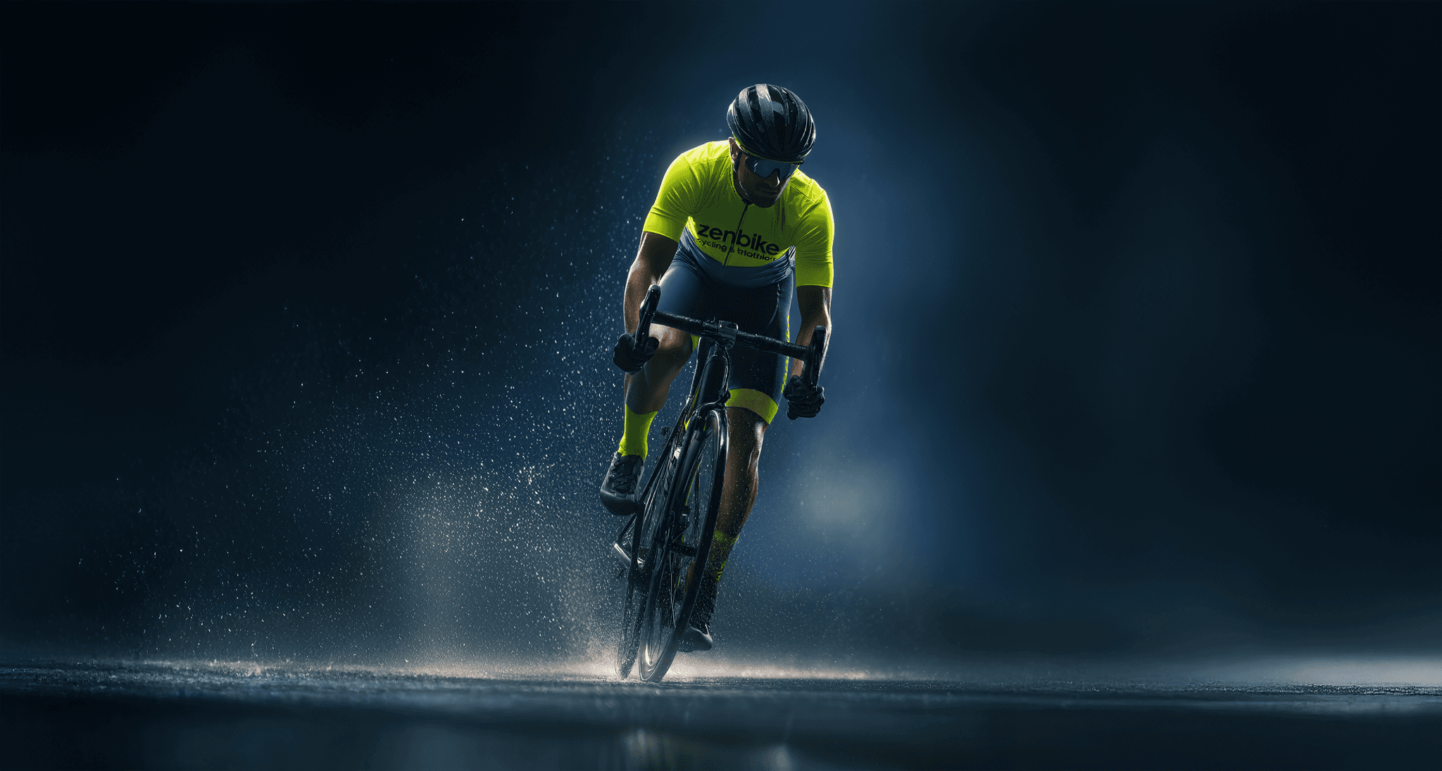 Ciclista en uniforme de zenbike rodando al amanecer, envuelto en luz dorada y velocidad. Profesionalismo y enfoque.
