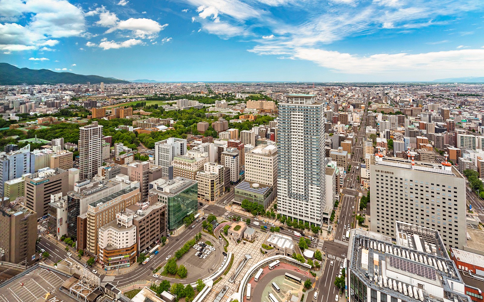 ஜேஆர் டவர் ஒப்சர்வேஷன் டெக்கில் T38 இருந்து சப்போரோ நகரத்தின் விமானக் காட்சி.