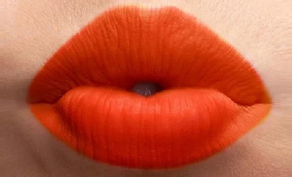 Coral: Alegre y Primaveral.