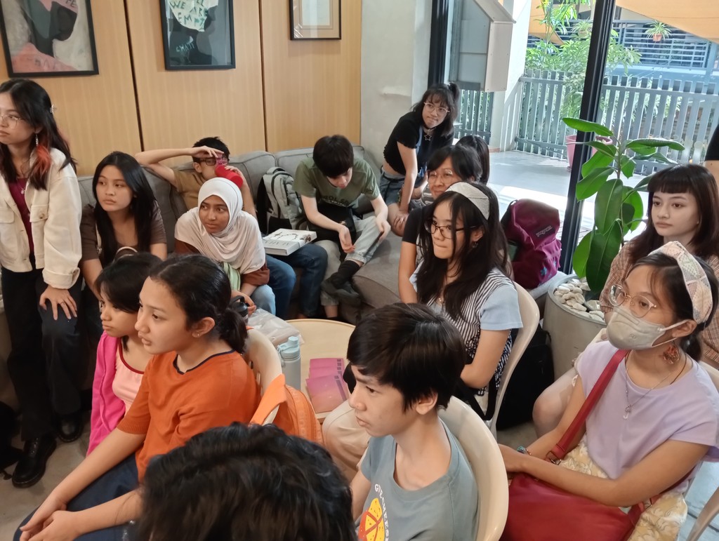 Abot Tala members attending a writing and publishing class.