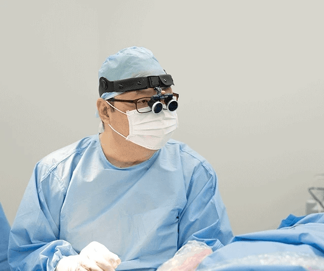 서울삼성의원 김익희 원장 수술중