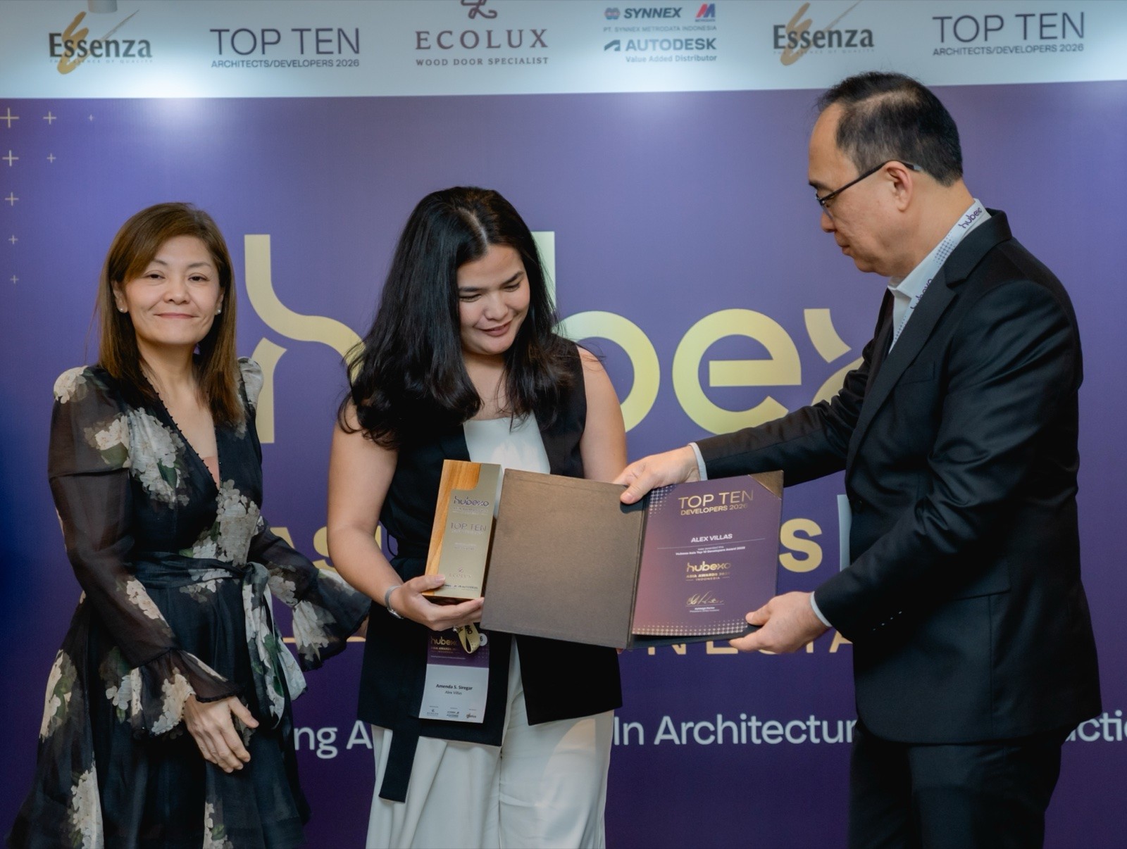The Top Ten Developers 2026 certificate is handed to Amenda Sarah Siregar of Alex Villas at the Hubexo Asia Awards ceremony in Jakarta, September 2026