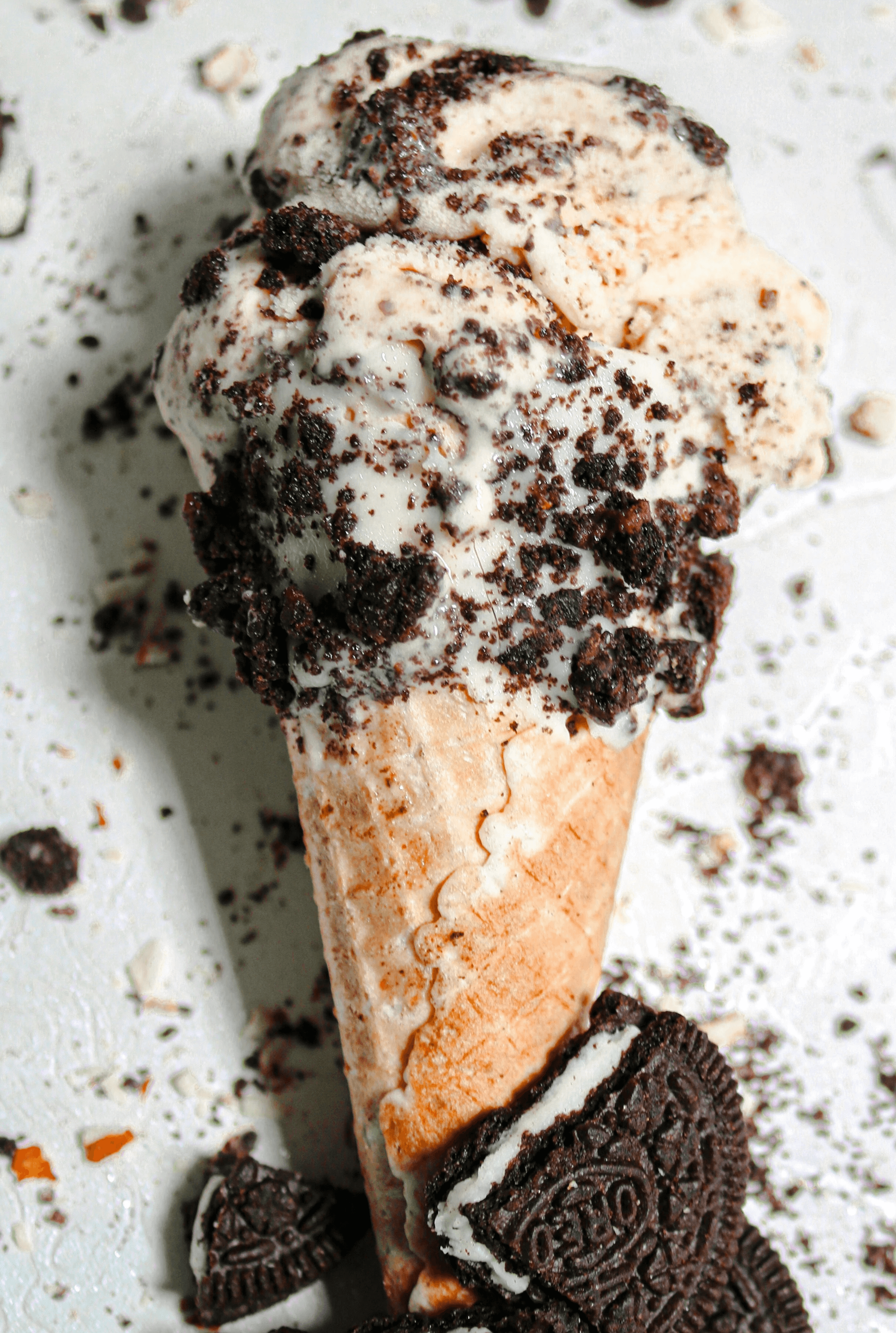 an ice cream sundae with oreo cookies on it