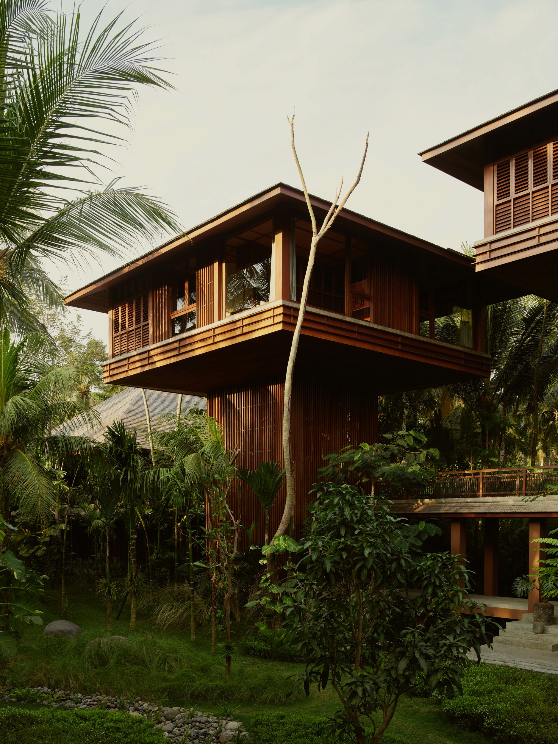 LOST LINDENBERG | Photo Credit © Robert Rieger | HOMEISSUE