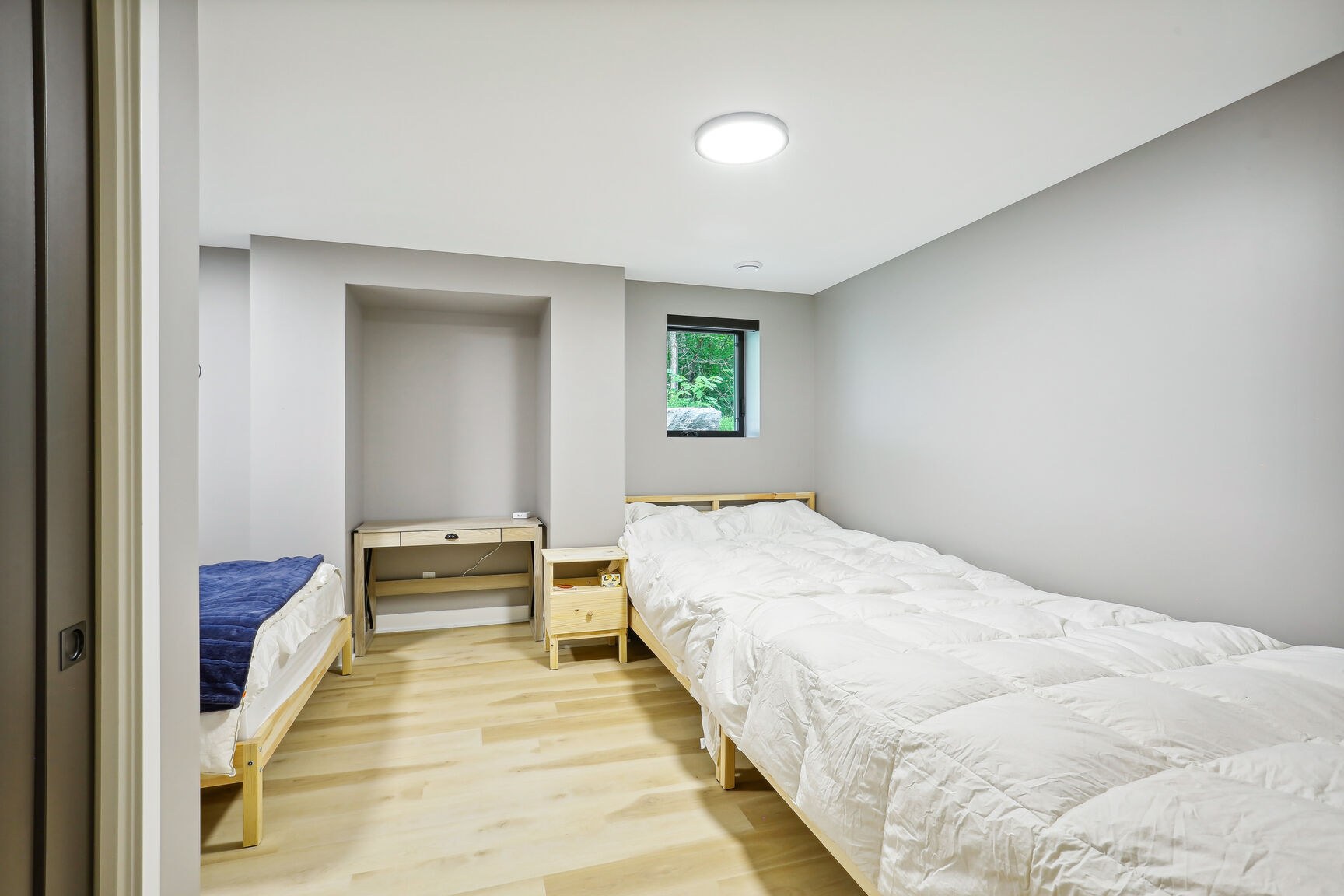 Deuxième angle de la chambre pour les enfants niveau jardin.