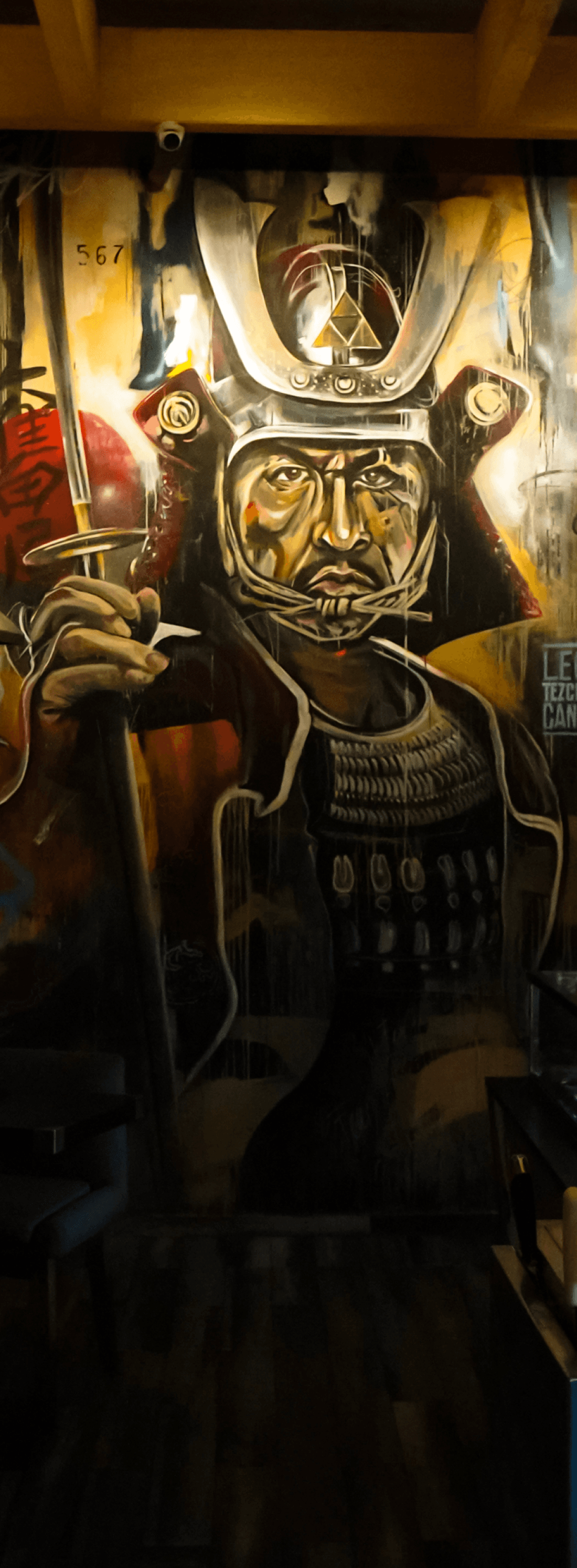 Mural de un samurai, ubicado en el restaurante