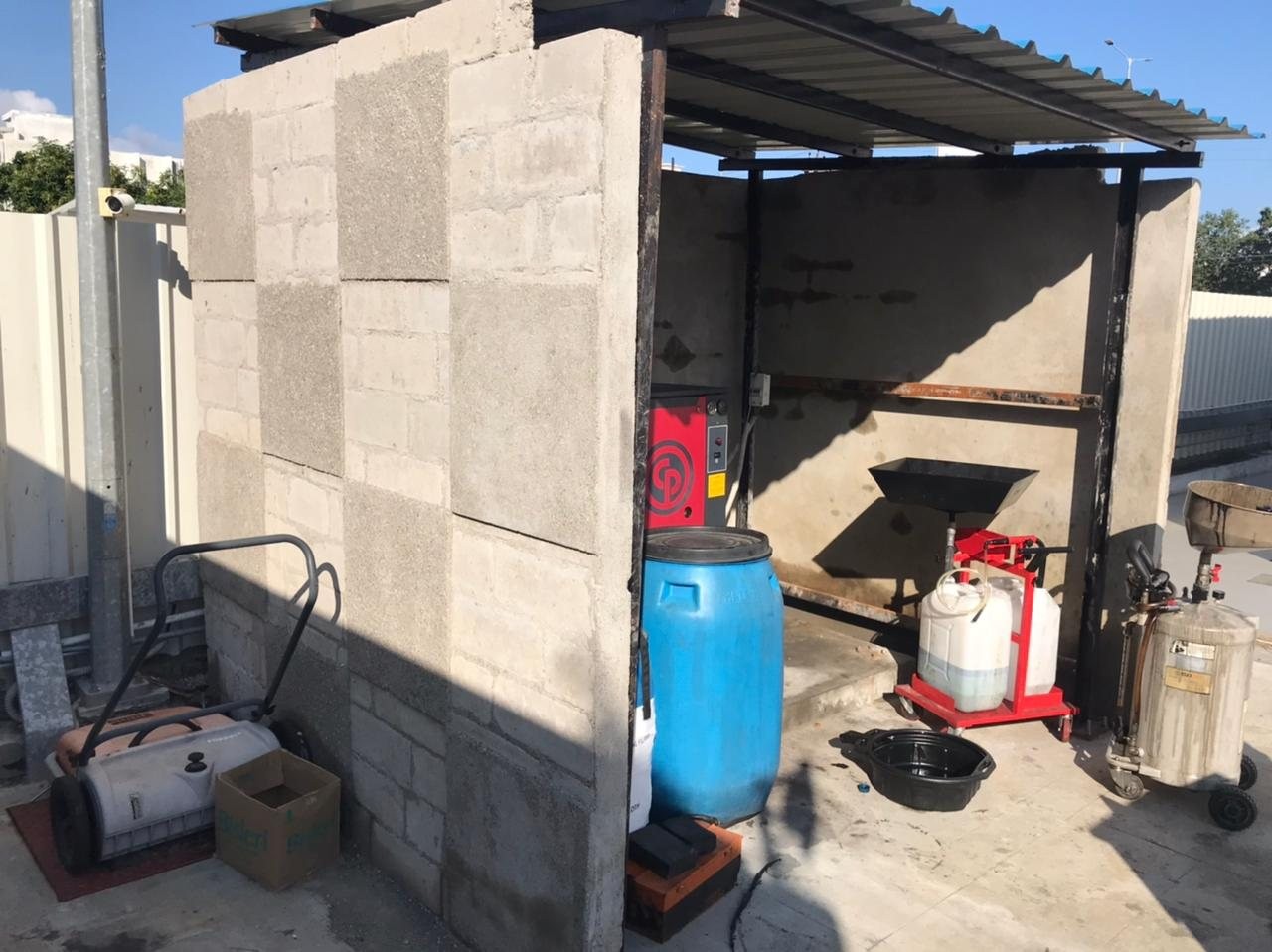 Single-storey services building in Chennai with grey Agrocrete® block walls and a metal roof
