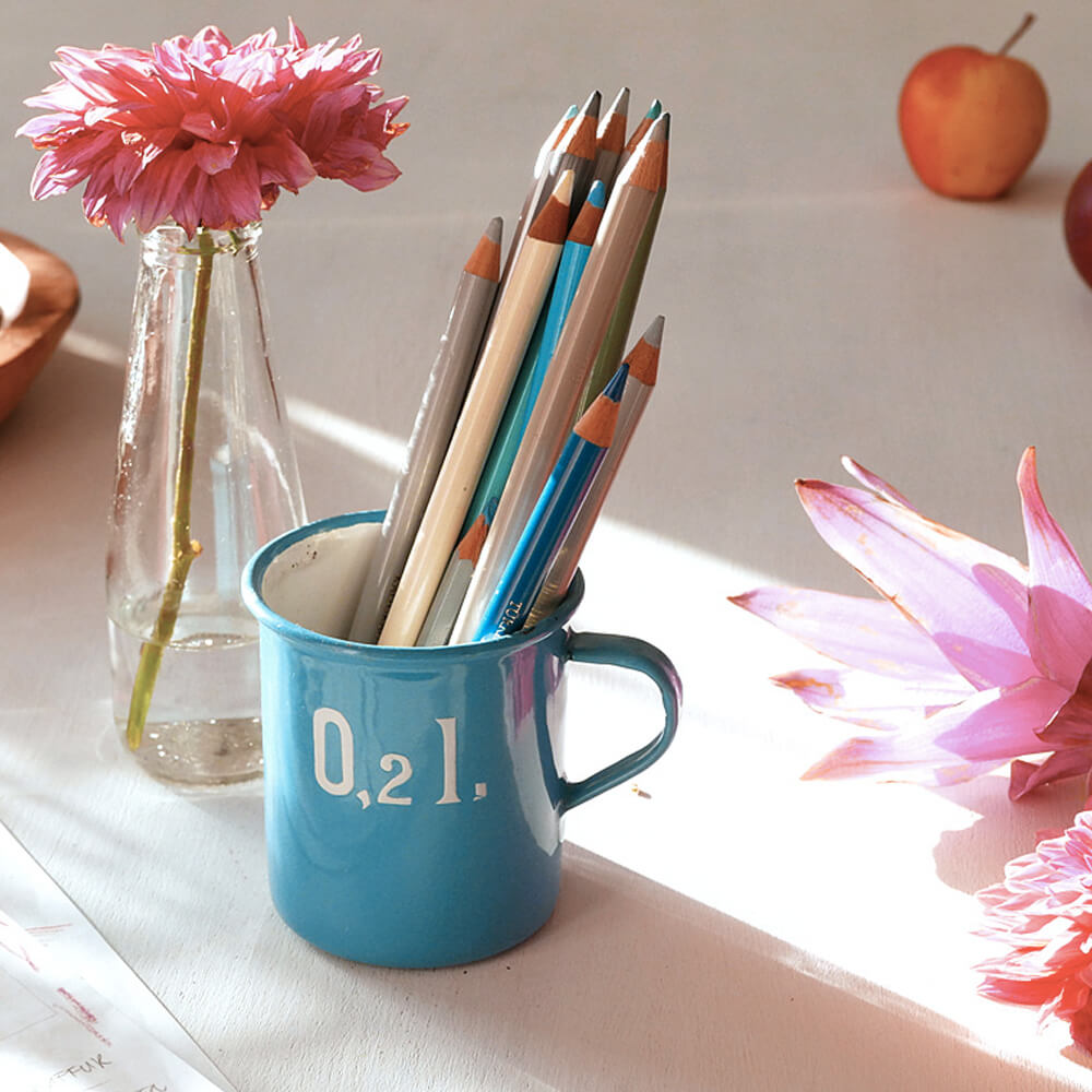 Foto von Zeichenstiften in einem Becher