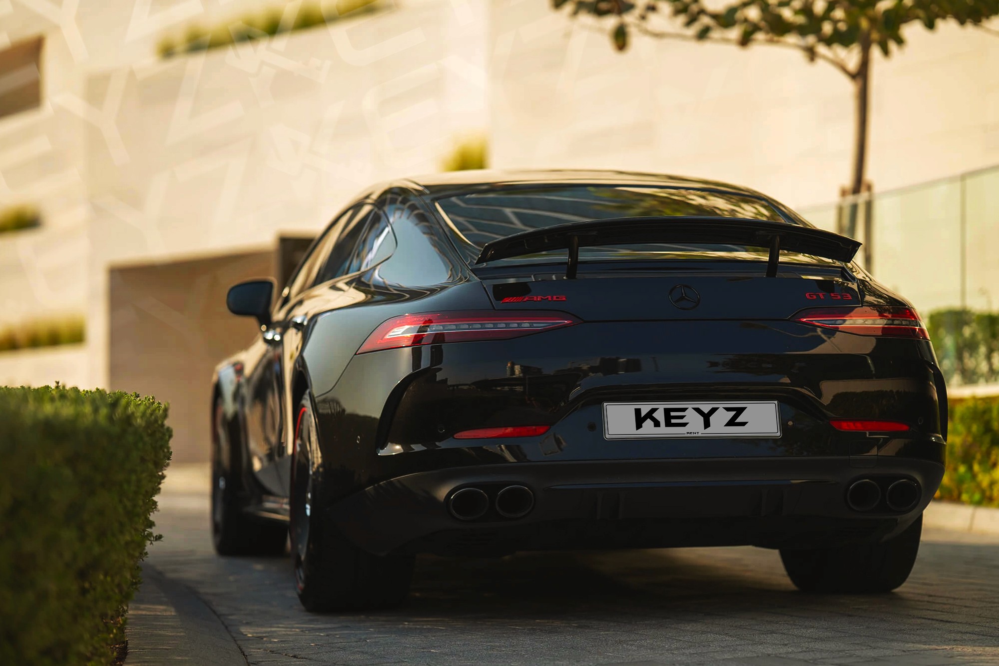 Vue extérieure arrière Mercedes GT53 AMG Noir – Location Sportive à Dubaï | Keyz Rent