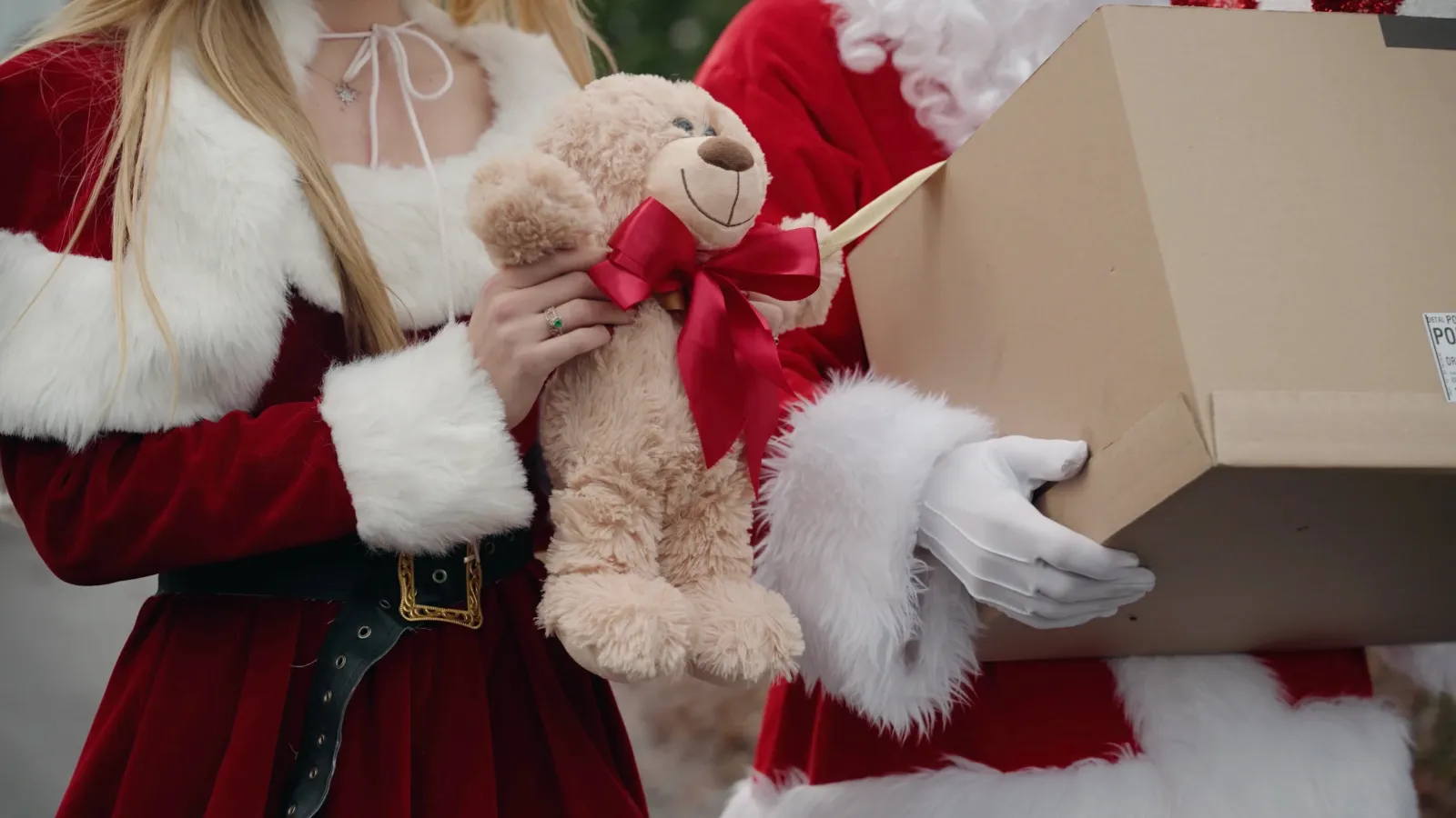 ORLEN Foundation Christmas parcels, elves preparing gifts with a teddy bear
