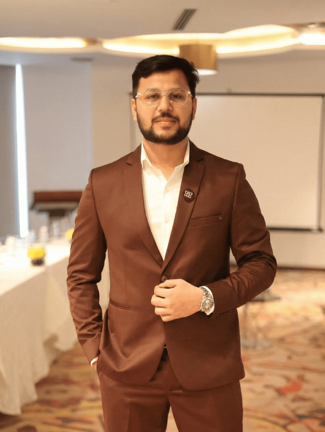 man wearing white V-neck shirt