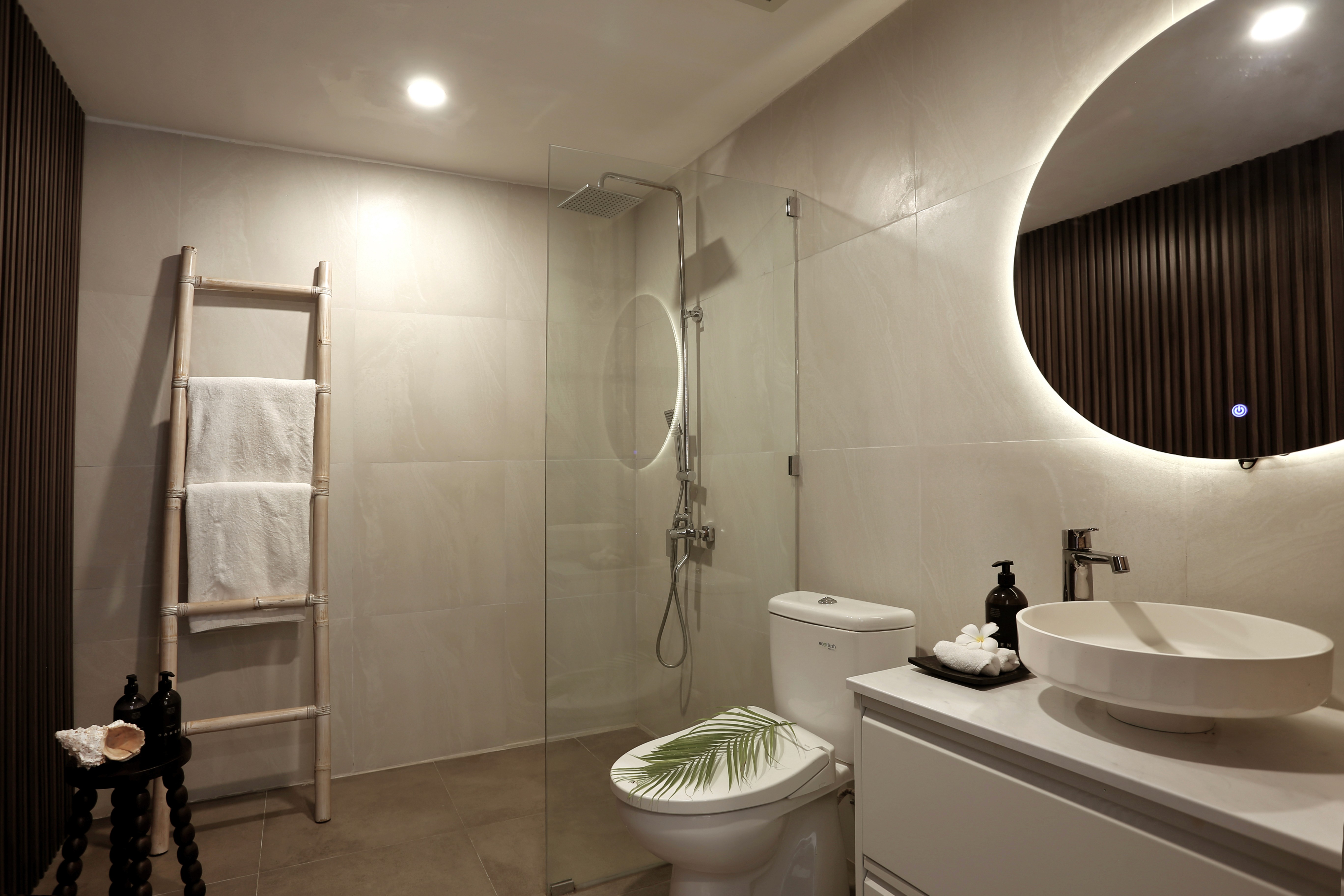 indiana-kenanga-premium-room-anaya-bathroom-rain-shower-modern-design-bali