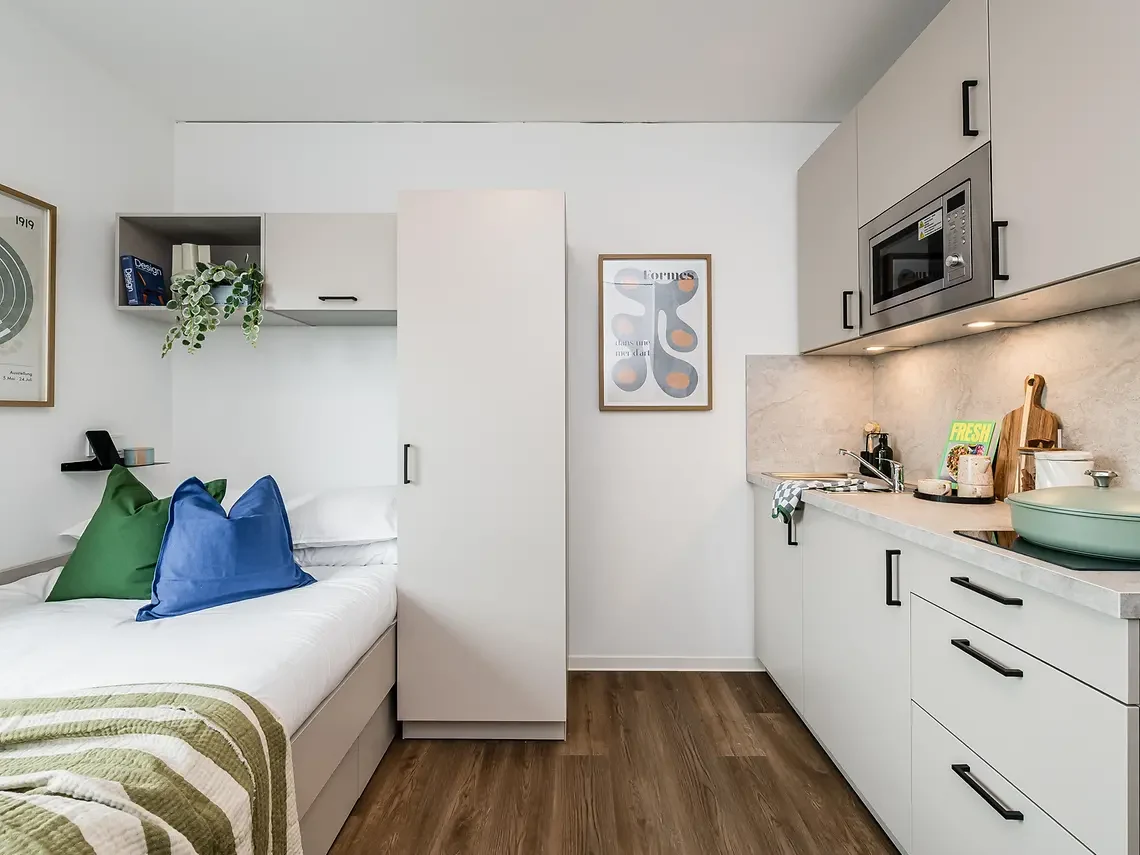 Furnished student studio in Berlin with private kitchenette and sleeping area
