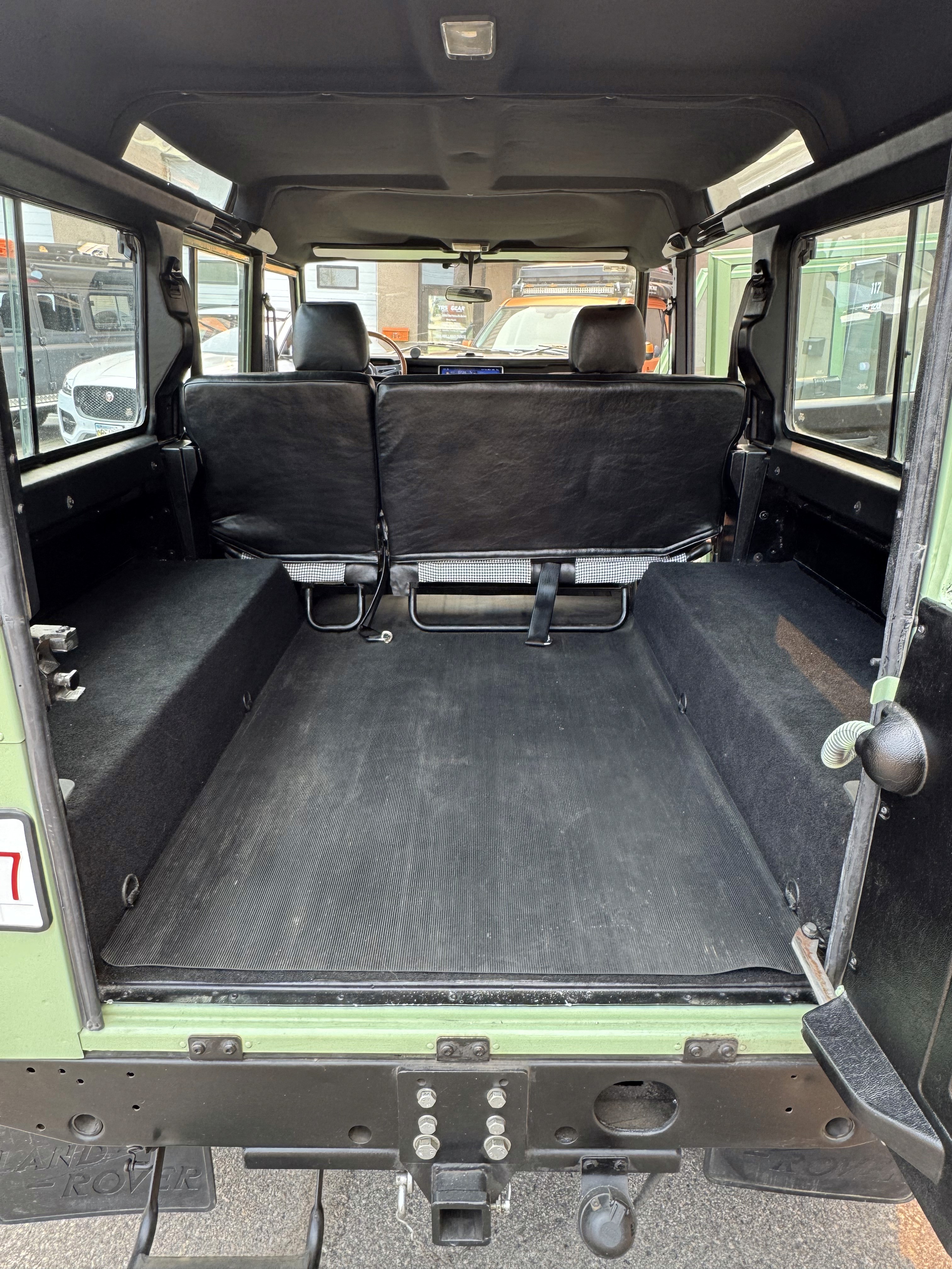 Land Rover Defender 110 2001 photo 7