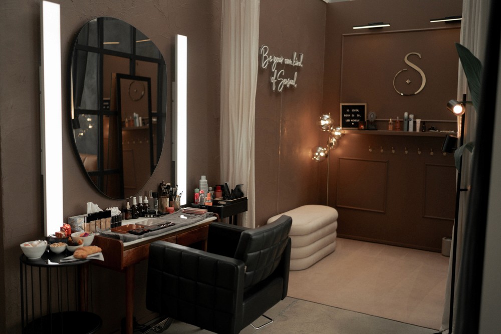 Luxury boudoir photography studio in Solothurn, Switzerland by Ramona.