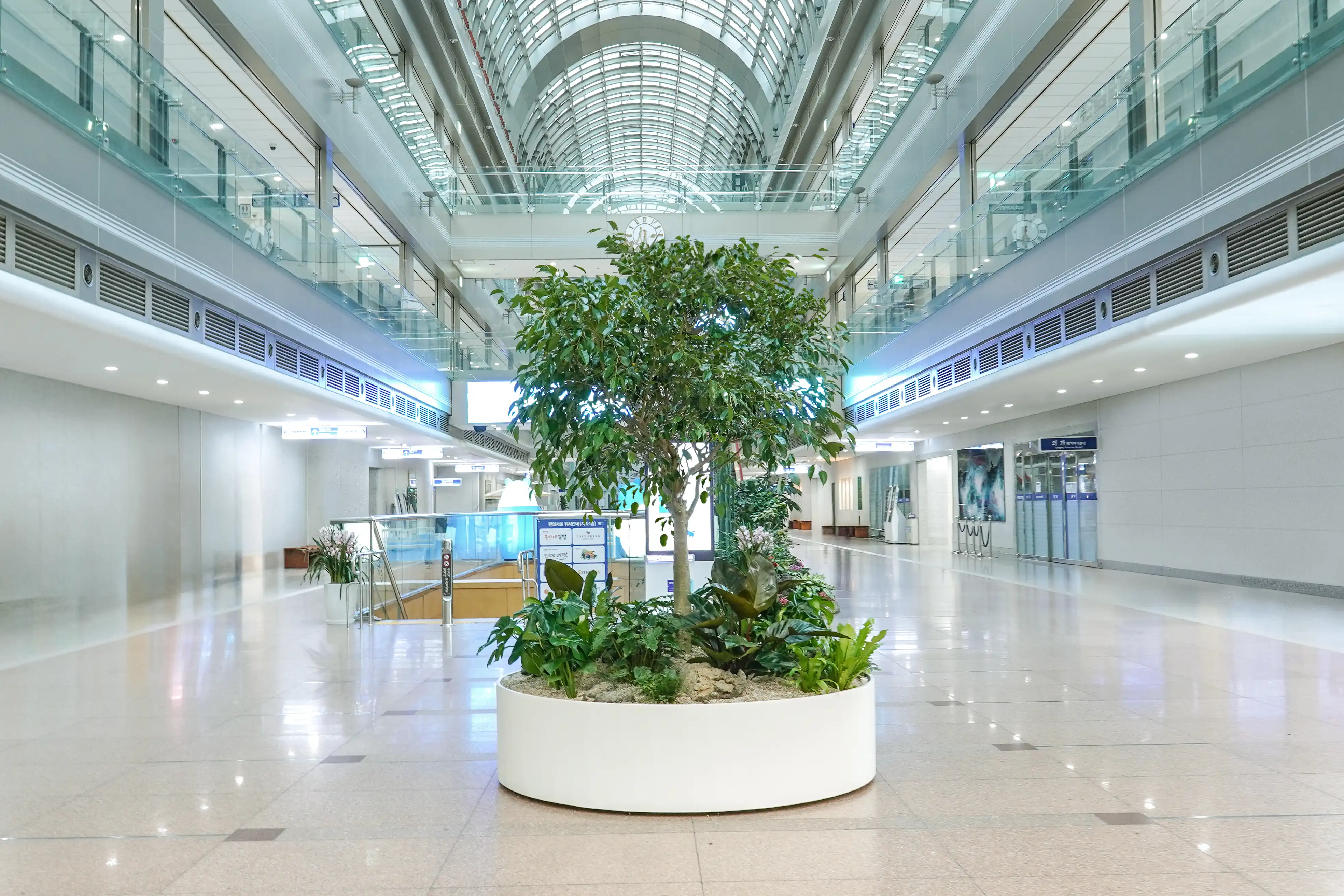 에코피플이 디자인 및 설치한 원형 실내정원