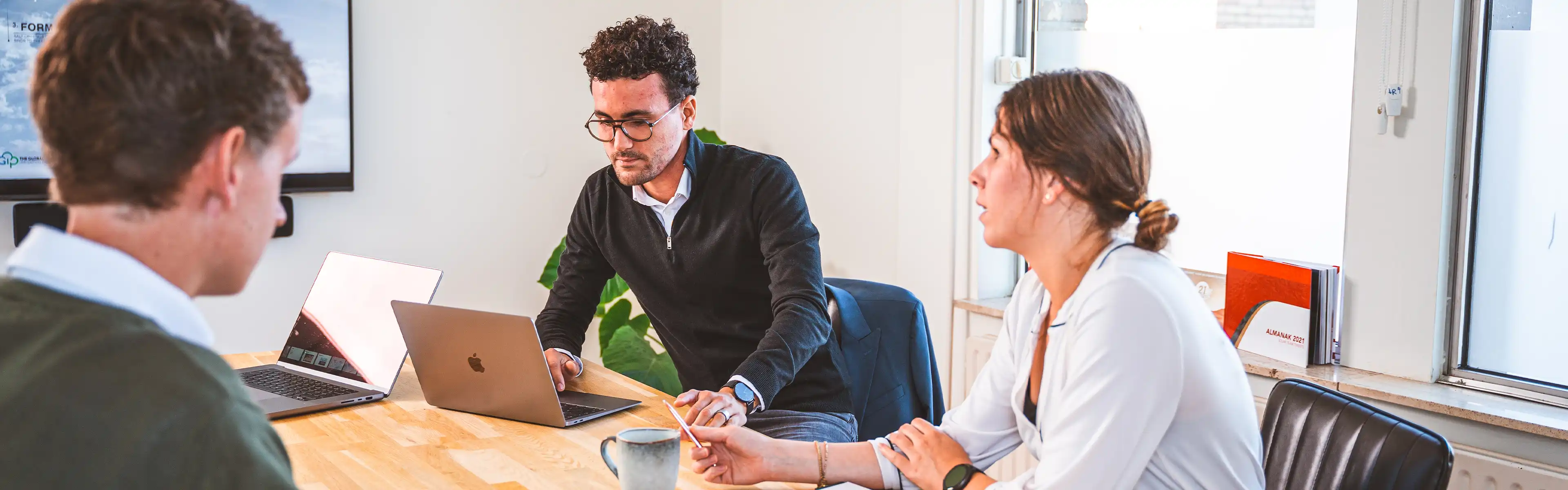 Collega's van Indall werken aan de ontwikkeling van een e-learning voor Gasunie, met focus op samenwerking en creatieve processen.