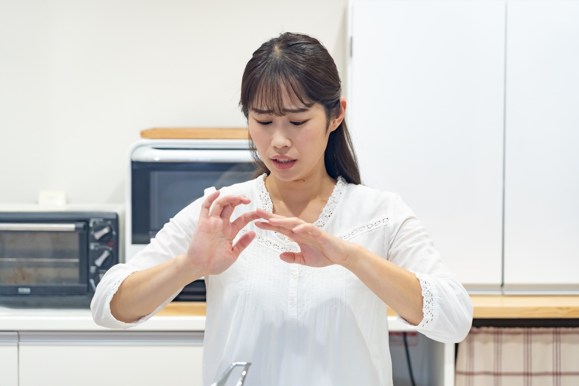 【医師監修】帯状疱疹は人にうつる？子どもへの感染リスクとお風呂・タオルなどの注意点