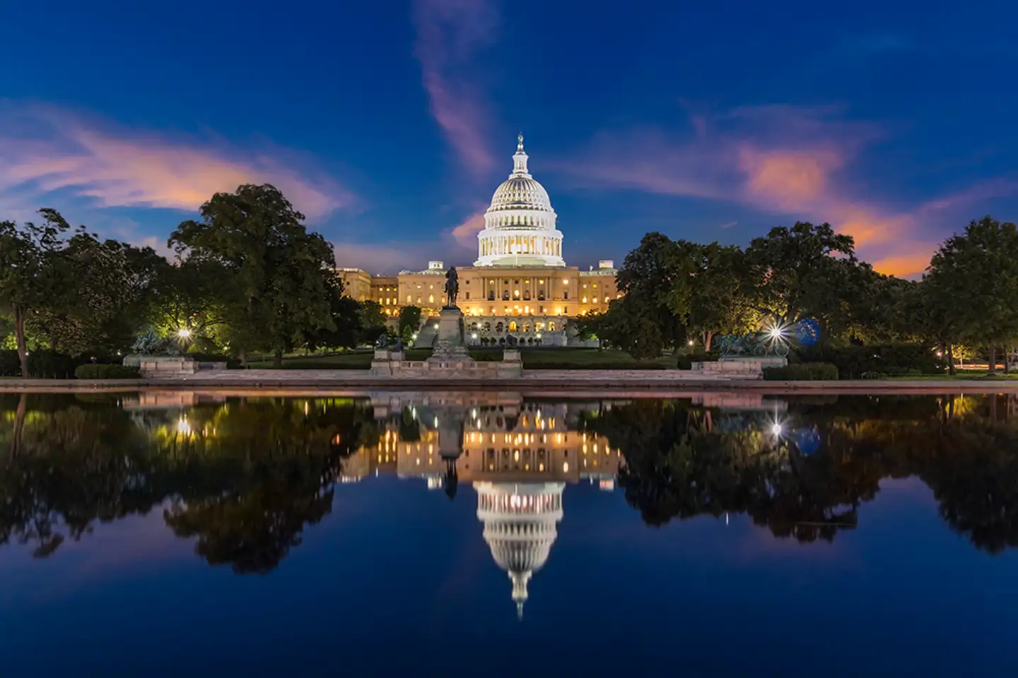 Image of washington DC at nighttime