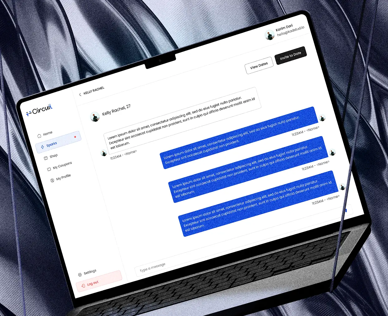Mockup of a laptop on the messaging page of the platform.