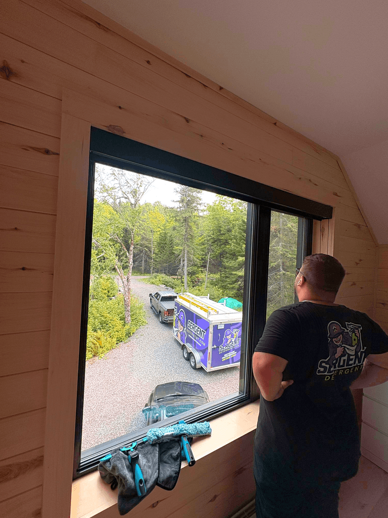 Technicien nettoyage fenêtres résidentiel