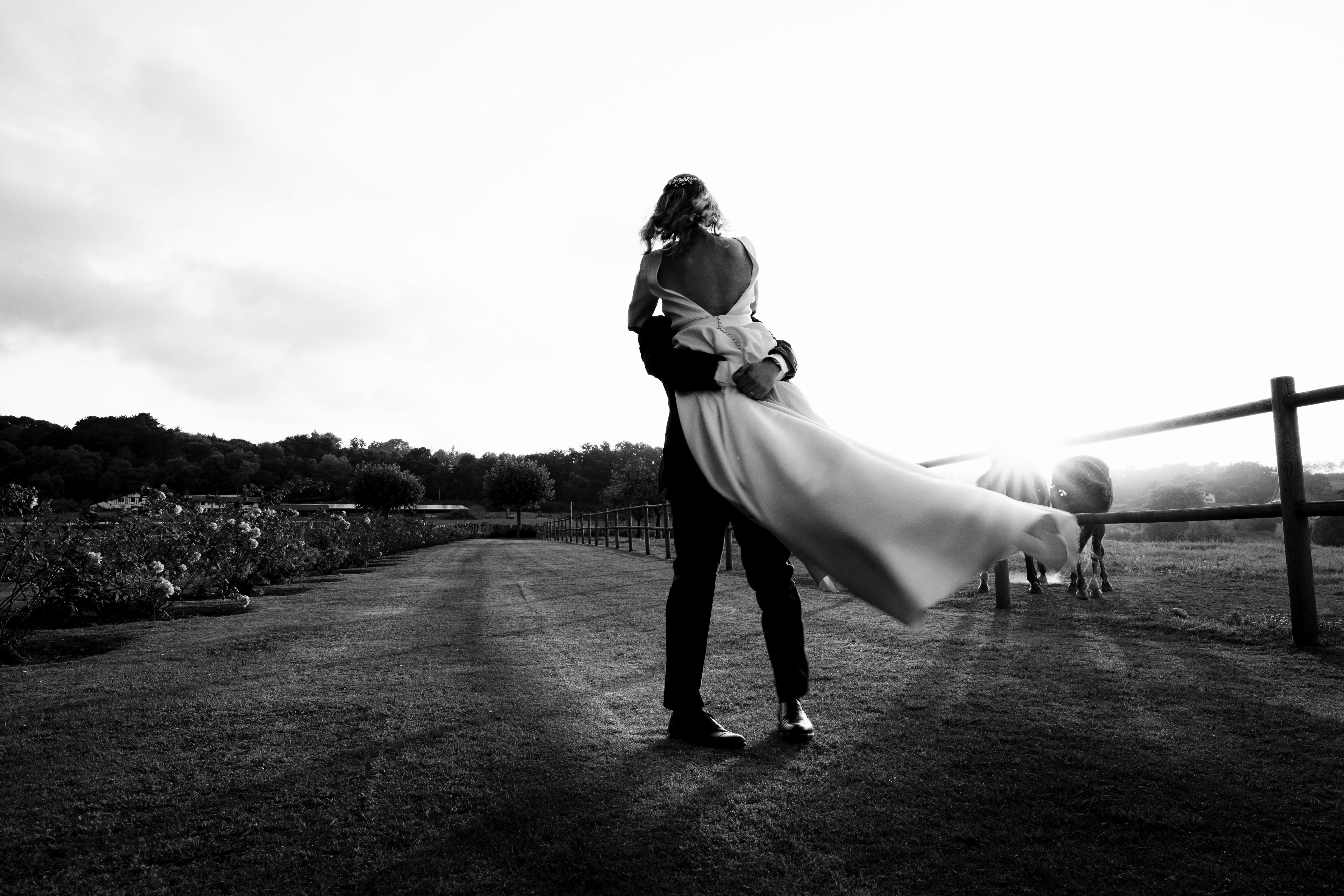 Couple qui danse pour leur mariage à saint jean de luz