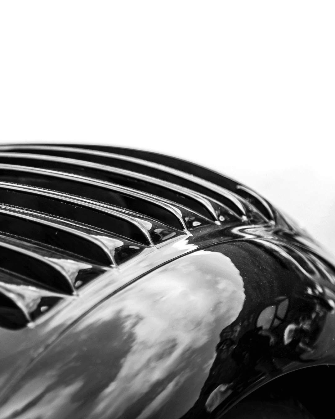 Curva Chaise dramatic curves are inspired by automotive design, noknok design