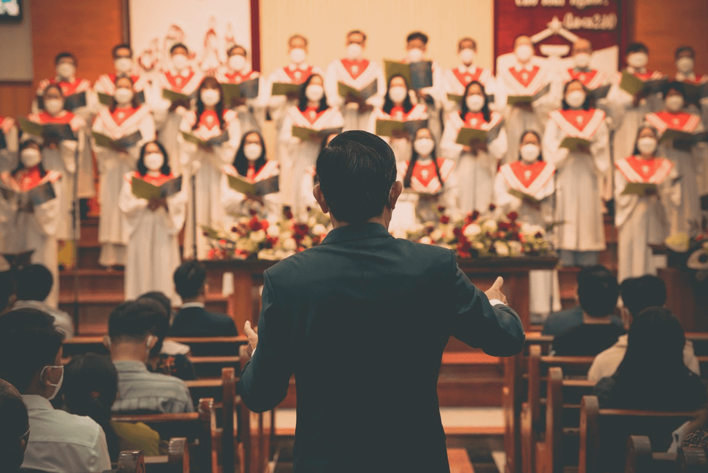 성가대가 찬양하는 교회 예배 장면 – 찬양과 예배의 순간 | Church choir singing during worship service