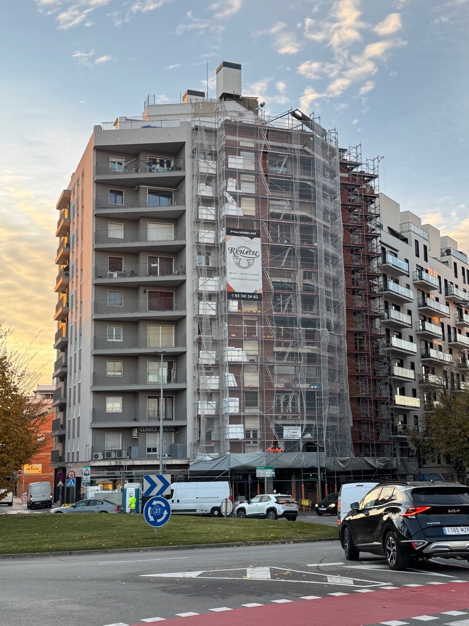 Rehabilitació de la façana de l'edifici de Roger de flor en procés