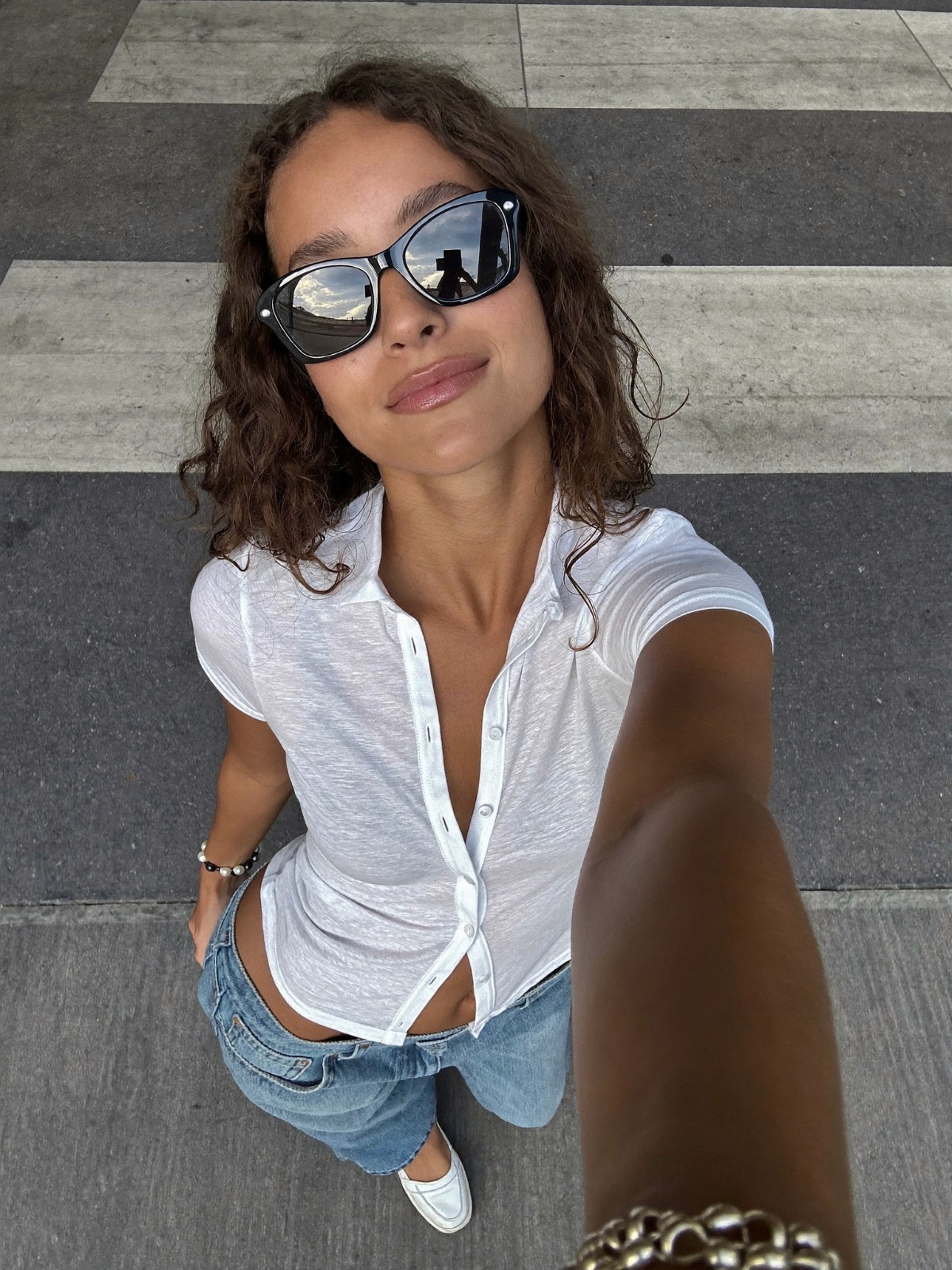 man wearing black shirt