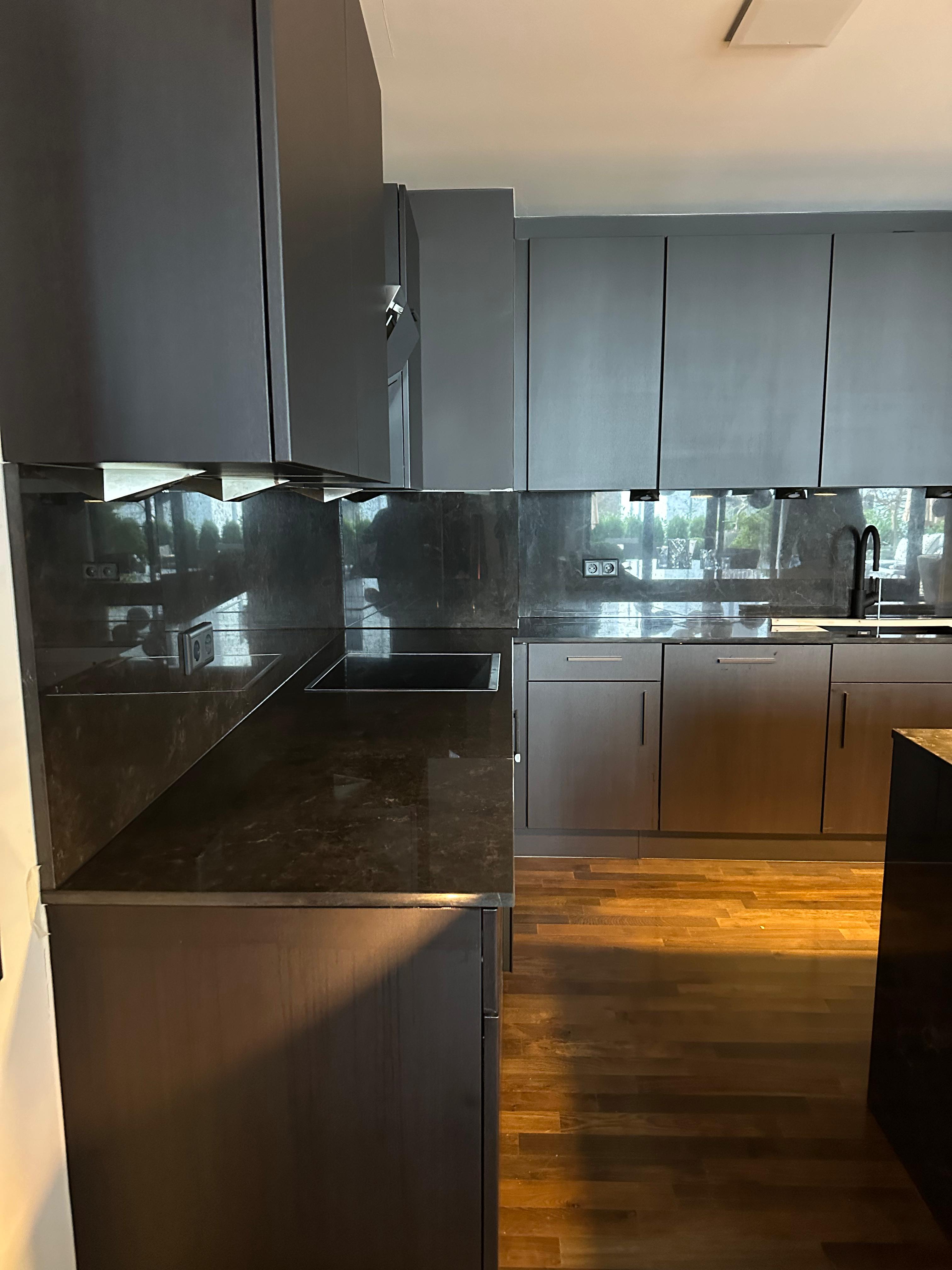 maßgefertigte küchenarbeitsplatte aus marmor berlin montage naturstein