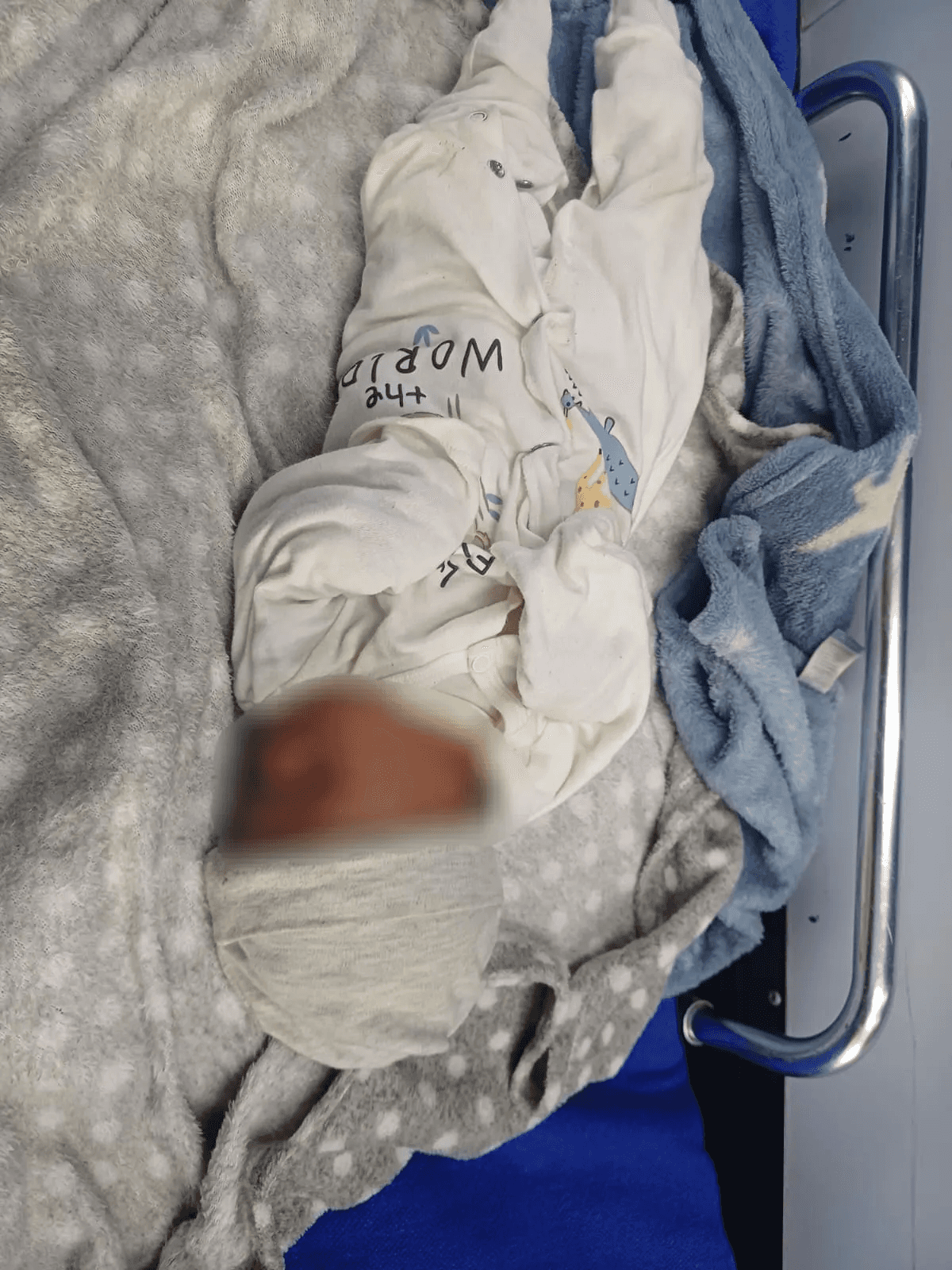 Photo:Abandoned newborn found under tree near Theunissen hiking spot – South African Daily