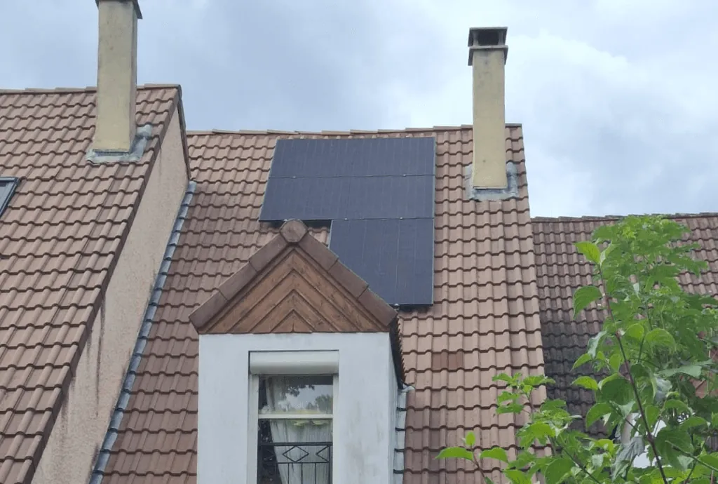 Photo d'une maison à Antony (Ile-de-France) équipée de panneaux photovoltaïques dont l'installation a été faite par Solarock.