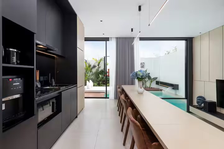 A 1-bedroom villa in a complex in Berawa, Canggu, located just 5 minutes from Batu Belig Beach