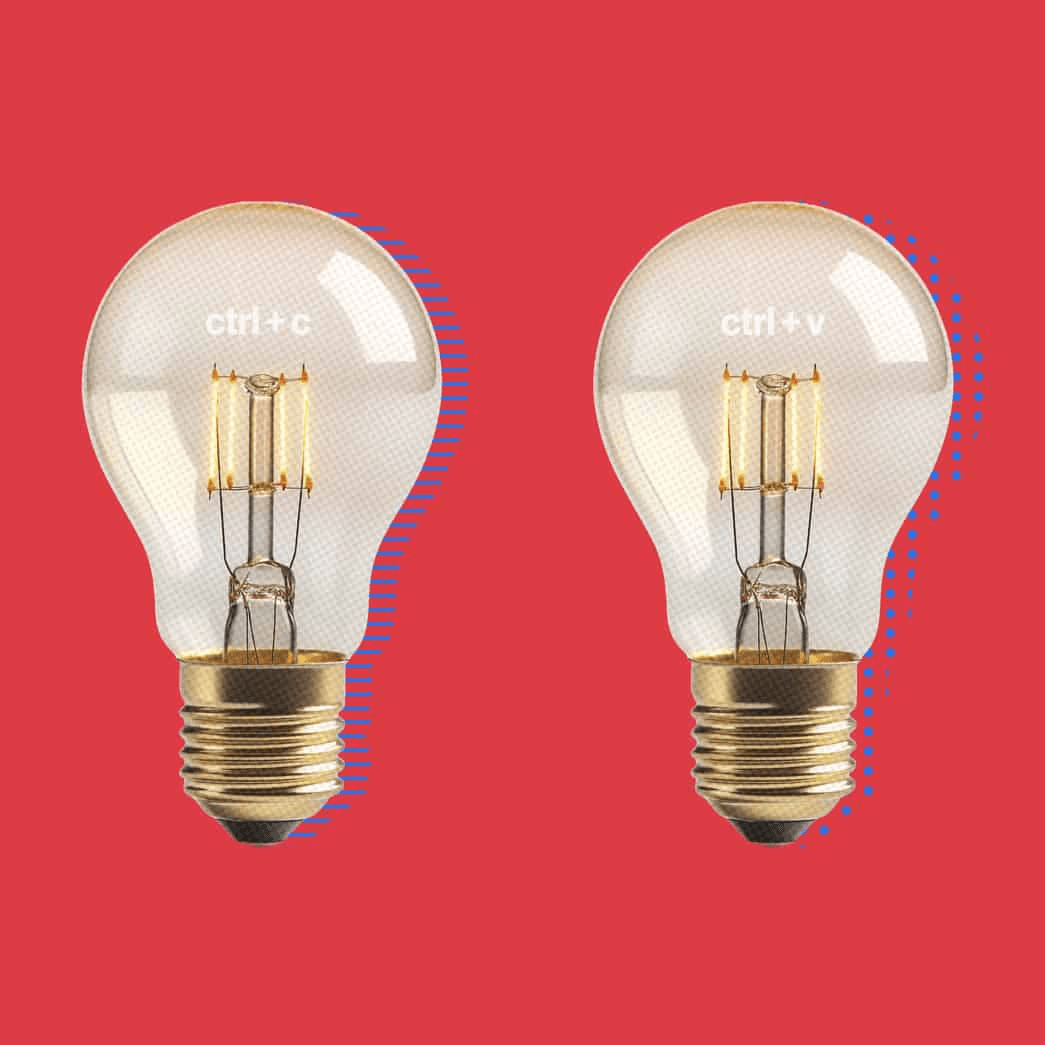 Dos bombillas con etiquetas "ctrl + c" y "ctrl + v" simbolizando copiar y pegar en fondo rojo.