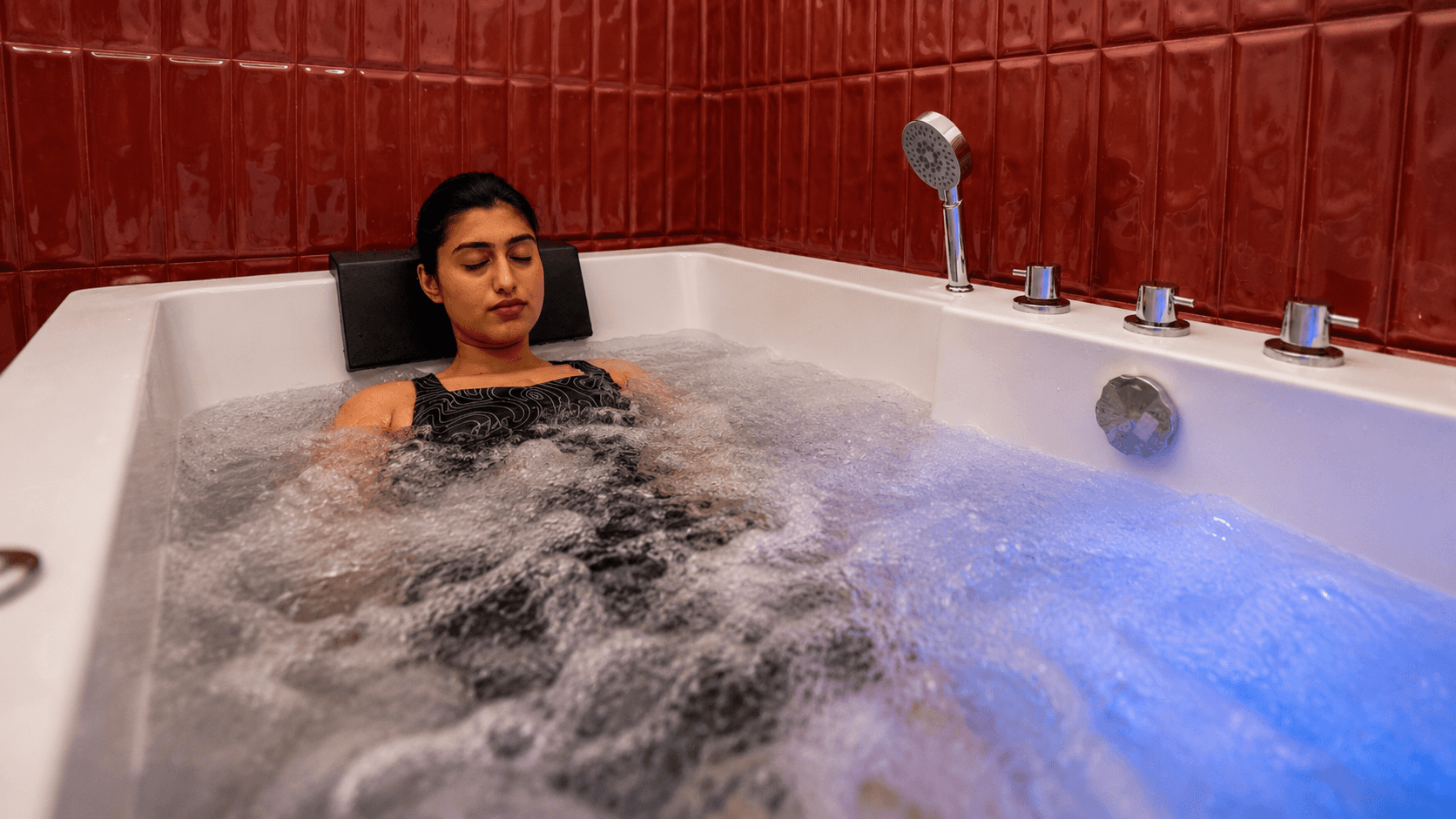 Athlete using hydrotherapy as part of a recovery program to enhance circulation and accelerate muscle recovery at Ember & Ice Health.